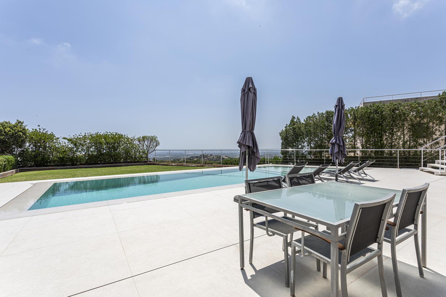 Pool terrace — villa with pool Valencia